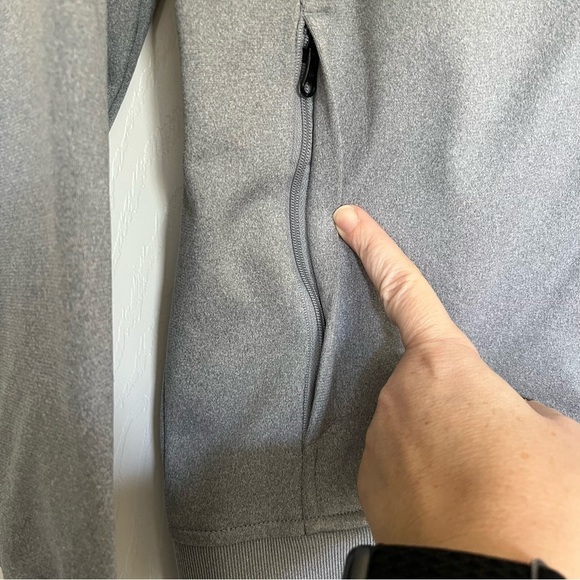 Under Armour Cold Gear Full Zip Collarless Jacket Pockets Gray Size Small FLAW - Picture 3 of 7